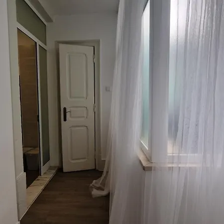 Mini Host In * ליסבון