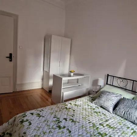 Mini Host In Guest house