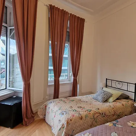 Mini Host In リスボン