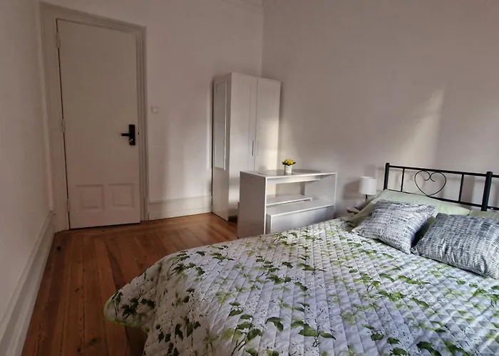 Guest house Mini Host In *