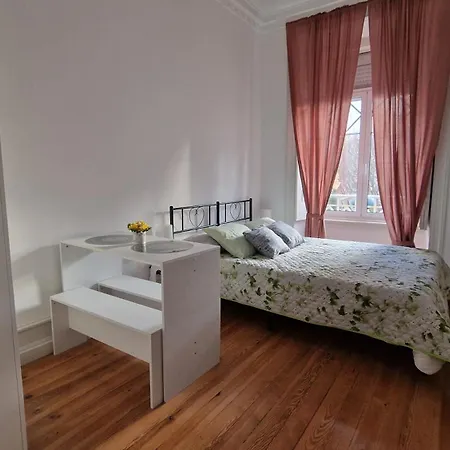 Mini Host In Konukevi *